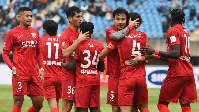 平易近国期间。                                  　　京城四醉汉赵年夜满（姜武）、钱二宝（柳云龙）、孙三强（张悦）和李标（何冰）目击前进常识份子及其女儿被杀于陌头，愤慨打死凶手，闯下年夜祸——死者是京城汉奸恶霸姜十七的独子。四人回避姜家众打手时，不测收到姜府总管（任叫）送来的钞票和姜府地形图，虽不解其意图，但决议立即杀失落姜十七。
